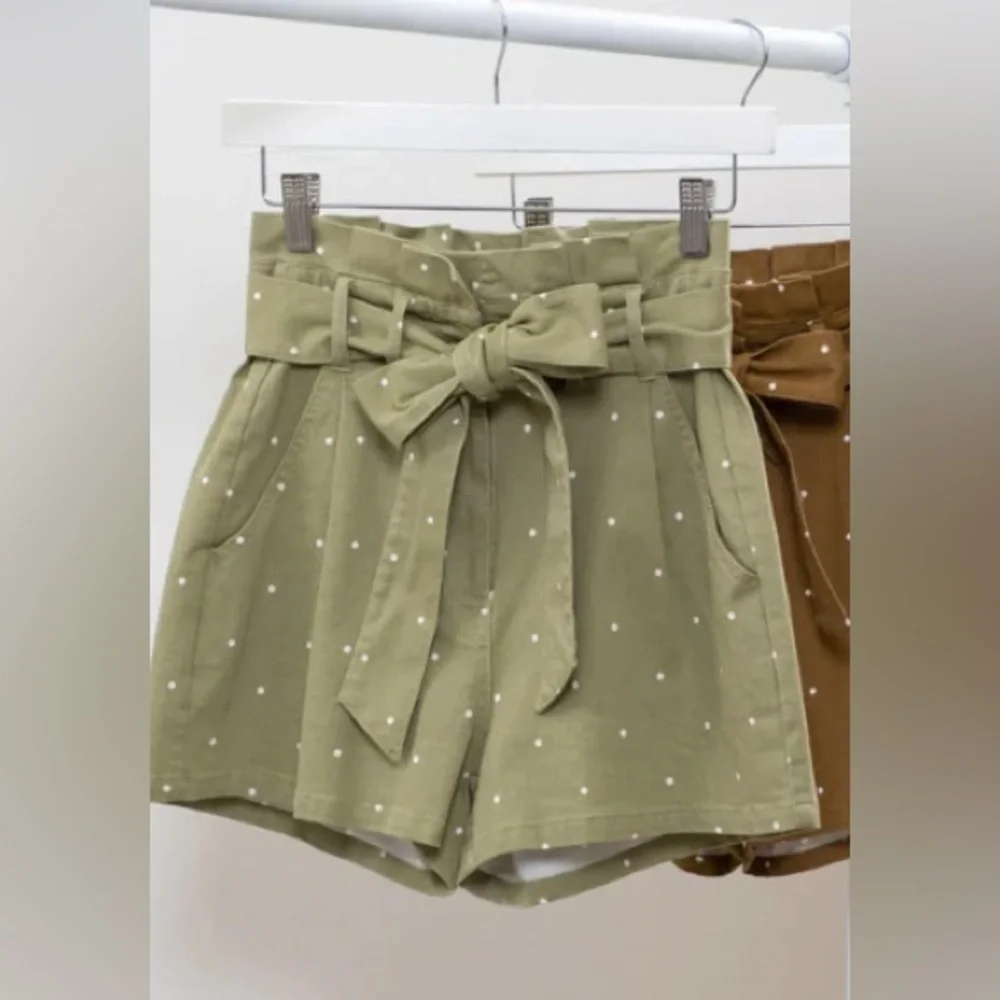 Nwt‎ High Waist Green Polka Dot paper bag Shorts